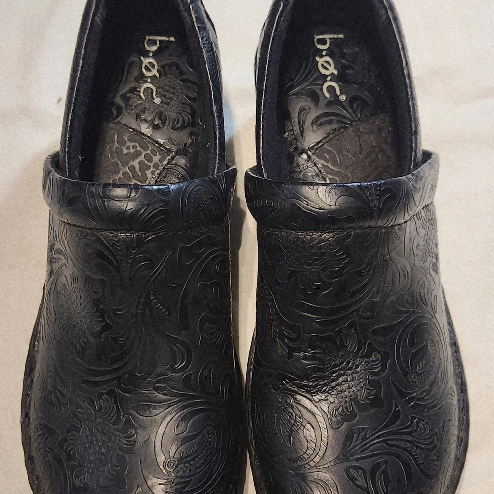 ⭐️b.o.c. Black Embossed Leather Slip-Ons Medical Workwear Size 10 - Picture 1 of 6